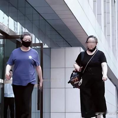 彩虹吃瓜娱乐：59岁江珊现身石家庄话剧院