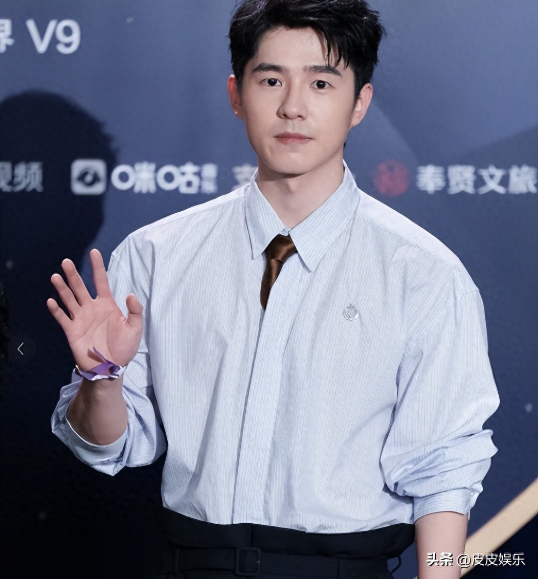 明星都在求工作了，内娱男顶流主动“求活”，刘昊然也受牵连