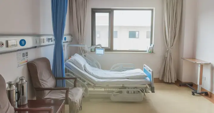 “全院一张床”模式要来了！为何有人说救了急，却也埋下了忧？