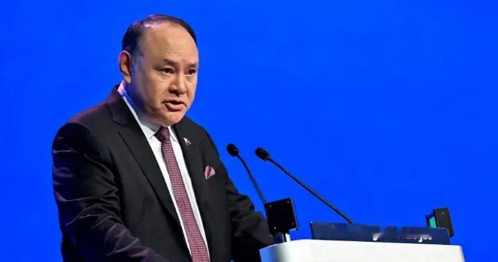 遭中国制裁的菲防长，下令从中国撤人，不料中方再亮一张反制牌