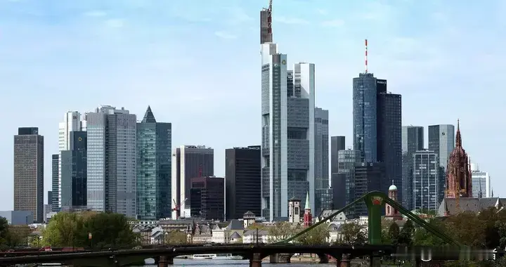 德国城市陷入300亿欧元财政深渊，默茨政府遭遇重大考验！