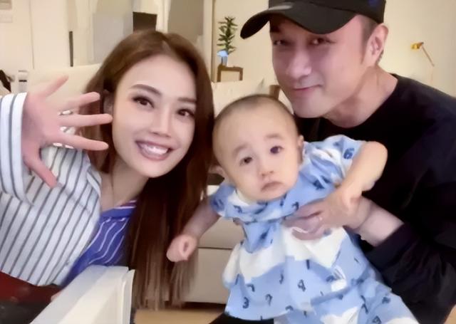 她苦等古巨基20年，46岁才换来名分，52岁高龄产子苦尽甘来