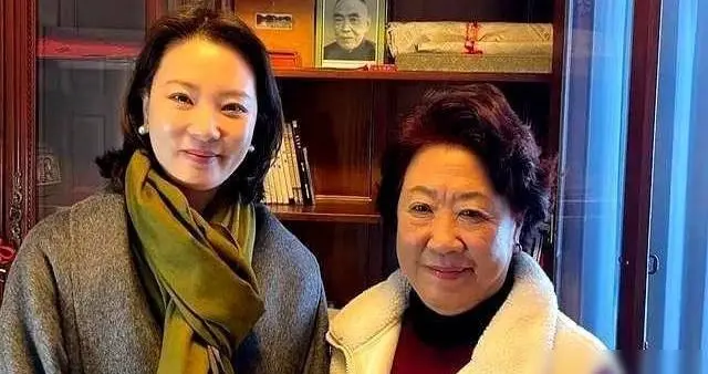 男友死缓、丈夫入狱，如今48岁又卷入南博风波，刘芳菲的人生真惨