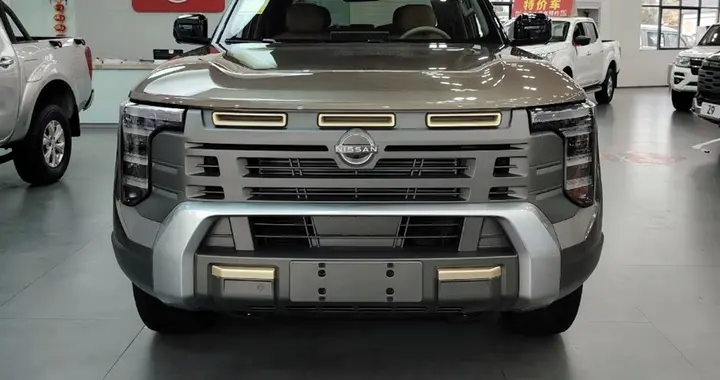 郑州日产全新皮卡！造型硬朗气派，配四驱和三把锁，或命名为坦锋