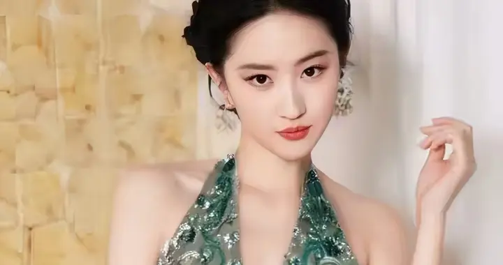 刘亦菲：身材曼妙动人