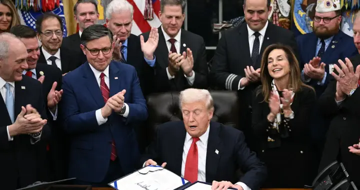 美国42天停摆终告结束！六名民主党倒戈，两党恶斗暂时告一段落