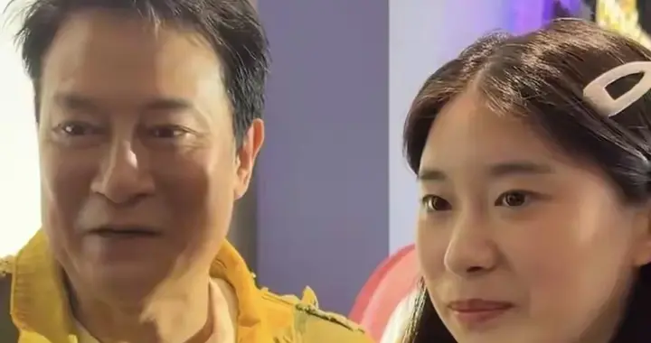 61岁刘锡明为女铺路！22岁女儿出道颜值遭吐槽，身壮腿粗毫无星相