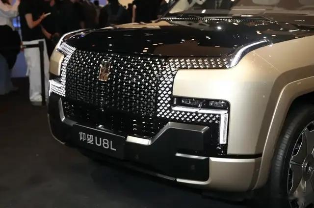 全尺寸SUV“空间卷王”！5.4米巨无霸，六座头等舱，BBA直呼内卷