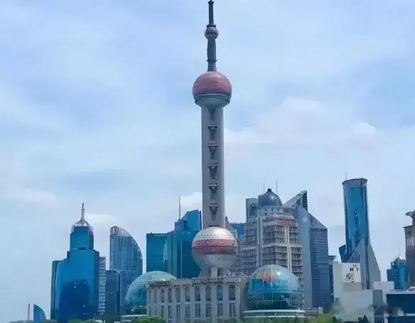 中国十大一线城市:10.武汉9.苏州8.重庆7.南京6.成都5.杭州4.广州