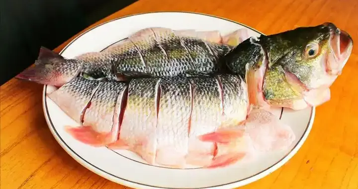 鱼肉再次成为关注中心！医生发现：胆固醇高吃鱼肉时，多留意6点