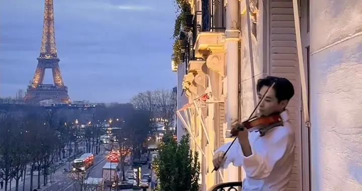 刘宪华浴袍阳台拉琴，这波操作直接“封神”！