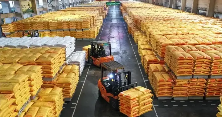 中越边境走私化肥被爆，有人月入千万，14亿人饭碗不能帮别人买单