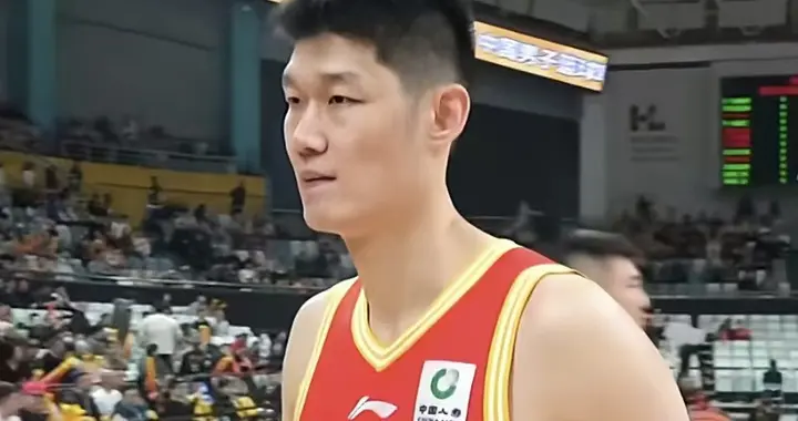 CBA疯狂一夜！卫冕冠军险些爆冷，深圳大胜28分升第4，胡金秋两双