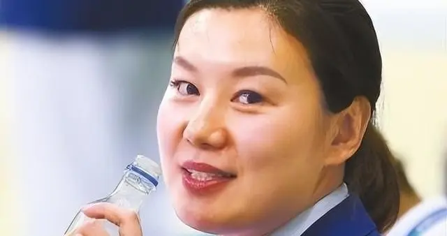 周雅菲：获得97枚金牌，被称为“蝶后”，转身嫁给二婚丧妻的莫科