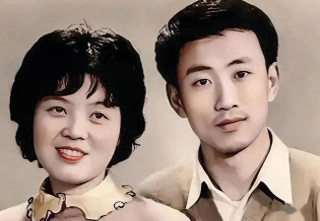 1977年，北京知青考上大学，返城前夜，农村未婚妻含着泪