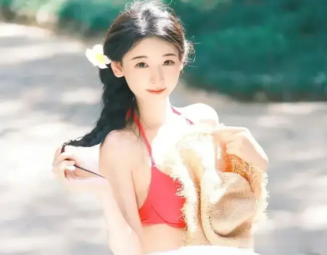 海洋之心：美女泳装写真的深情倾诉