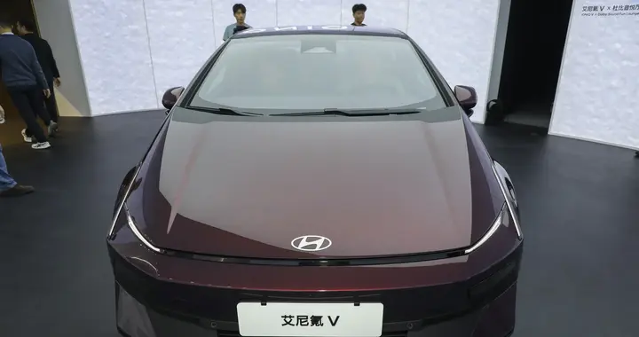 现代打造纯电中级车！艾尼氪V实拍，长超4米9+800V，下半年上市