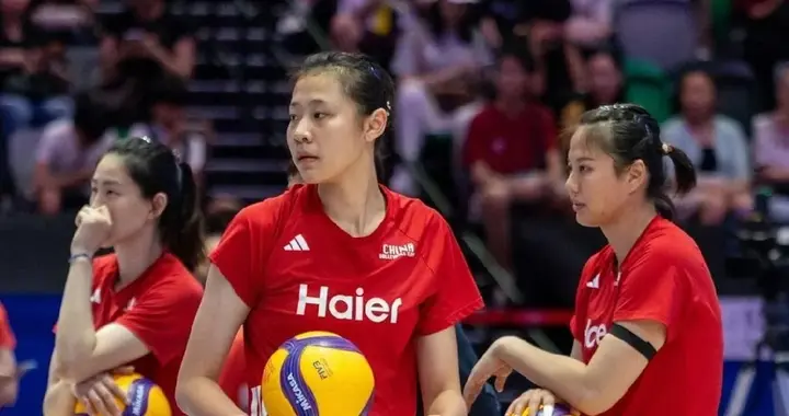中国女排今天训练备战多米尼加！