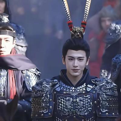 半全场滴神：六点出门打仗，四点起床化妆。