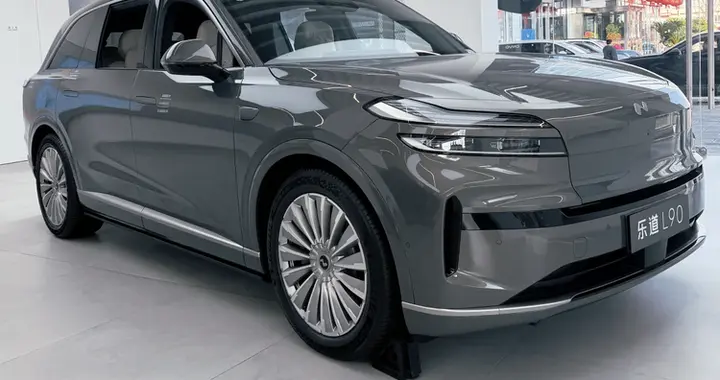 油价即将重返9元时代，大家考虑油换电了吗？