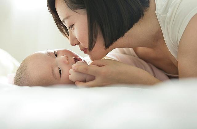 心理学研究：孩子长大后仍“跟妈亲”，多因妈妈做对了以下3点
