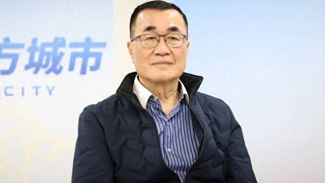 李四川2秒握手快闪证明郑丽文是“票房毒药”？还是自证情商低？