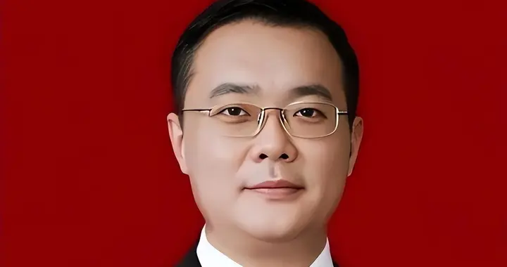 刚接手千亿集团“帅印”，福建70后曹晖第一把火：个人豪捐1000万