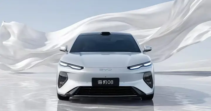 海洋美学2.0巅峰之作！比亚迪海豹08首秀惊艳全场