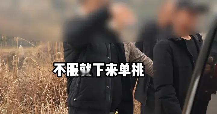 男子请株洲孤寡老人吃杀猪饭，却被反要高额场地费，不给不让走！