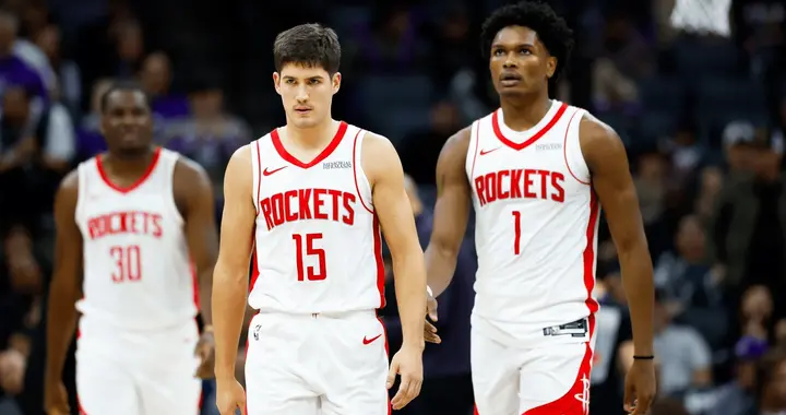 裁判惊天漏判也无法阻挡火箭失利，乌杜卡用人太死板了