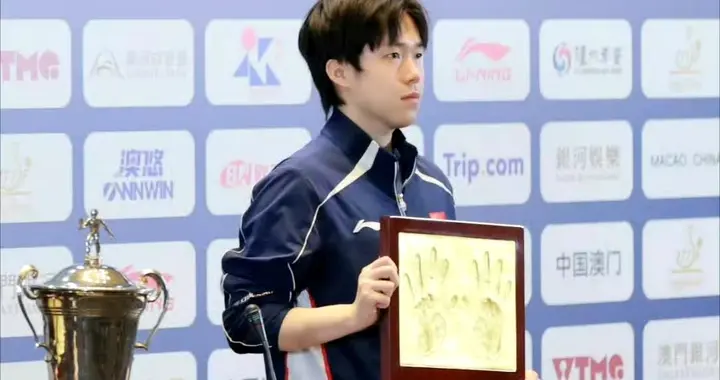 国乒主力抵达成都，王楚钦发文聚沙成塔未完待续，约定下个赛场见