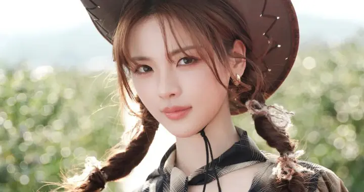 杨超越，蓝莓甜又蓝