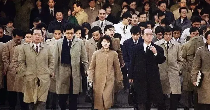 广场协议是外伤，中国产业是内伤，日本躺了三十年没起来
