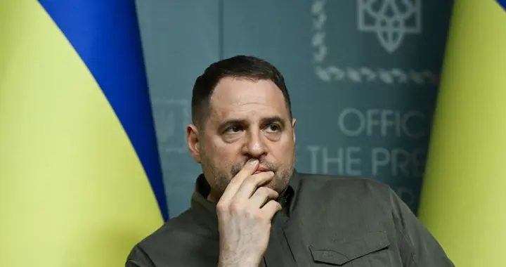 从影子总统到众矢之的：乌二号人物遭最后通牒，泽连斯基左右为难