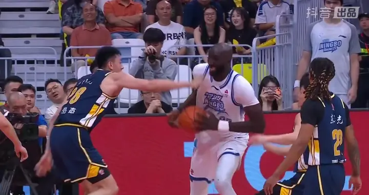 随着广东四连胜 北京击败青岛 CBA排名更新！3队争四强最后两席