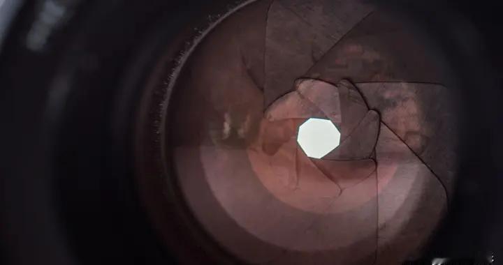 光圈值（F 值）的简单含义是什么