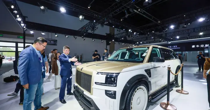 人民币270万元起售！超奢版极氪9X亮相北京车展，面向海外发售