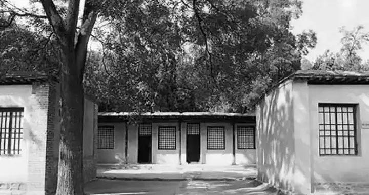 毛主席住所遭精准轰炸，查了一年都没结果，最后竟凭一封电报破案