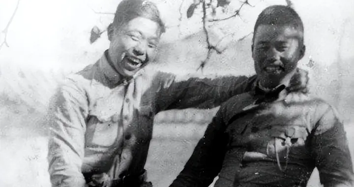 47年，6旬老太来部队寻当兵儿子，报上名后，警卫：您快来司令部