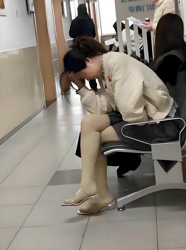 24岁女子没食欲，一查胃里长满了东西，已晚期