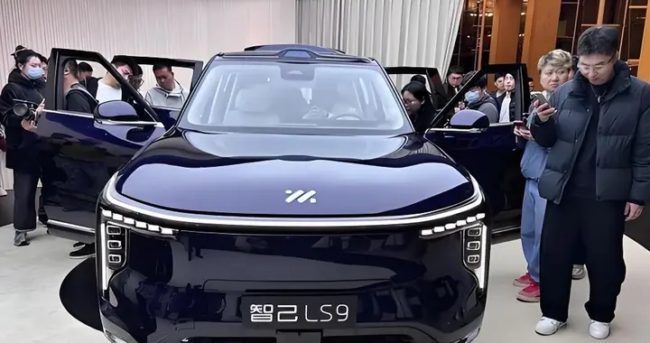 9系你选谁？上汽旗舰大六座智己LS9上市，售价32.28万起！