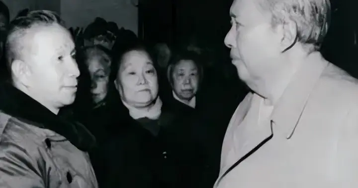 1959年粟裕参加中央会议，毛主席亲自解释：你的问题不能怪我呀！