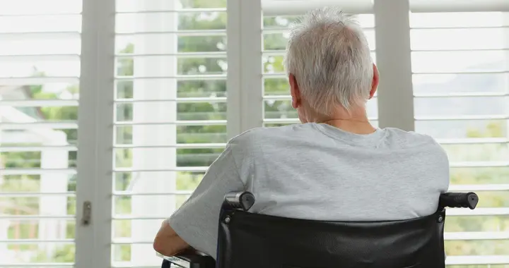 照顾父亲10年，70岁才明白：在父母眼里，有出息的孩子才是心头宝