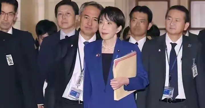 最高300席！高市早苗稳了，自民党发表“稀土泥”言论