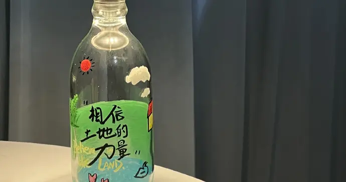 NO.809 今日笑话 垃圾桶还没到家就开始上班了