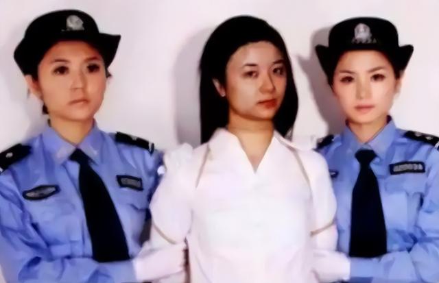 颜值不输女星，睁着无辜眼神坏事做尽!临刑前一句话多活3年