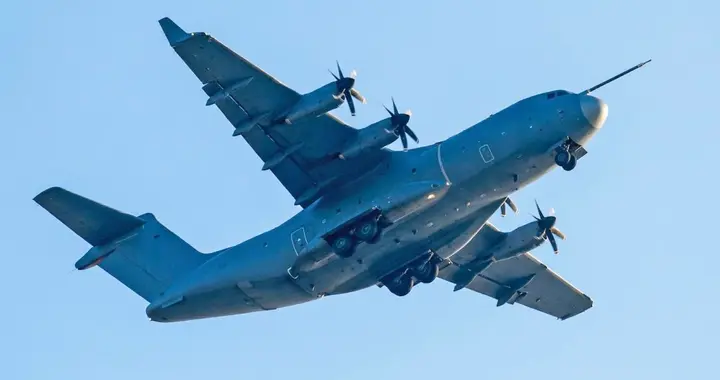 我国又一款运输机首飞，对标美国的“大力神”！是运30还是运15？