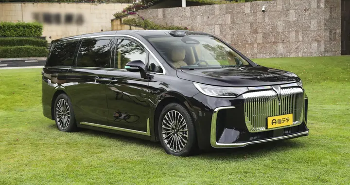 等等党赢了，26款岚图梦想家登场！配800V超充+华为ADS4，真带劲