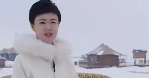 47岁贺娇龙出事时曾两度坠马，抢救过程被曝，获奖视频配乐引热议