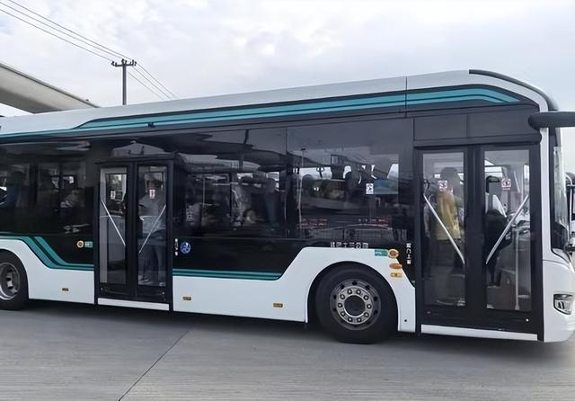 华为全球最大研发中心迎首批进驻员工 占地约2400亩